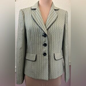 Elegant Women's Green Blazer
